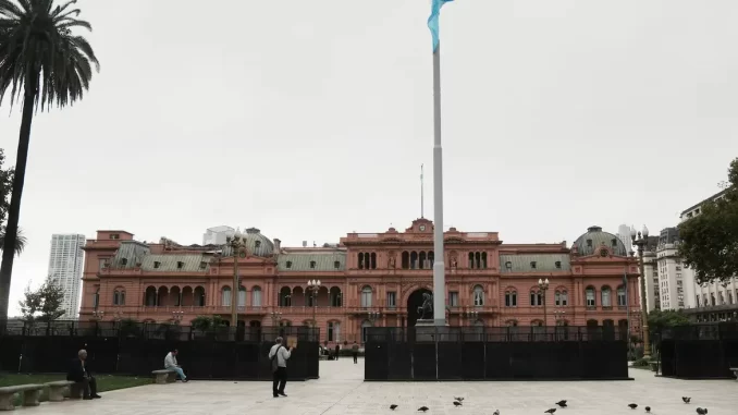 2025-04-12t134842z_1_lynxmpel3b063_rtroptp_4_argentina-imf
